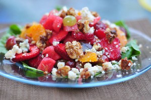 Фруктовый салат с арбузом и сыром