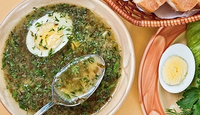 Борщ зеленый с яйцом